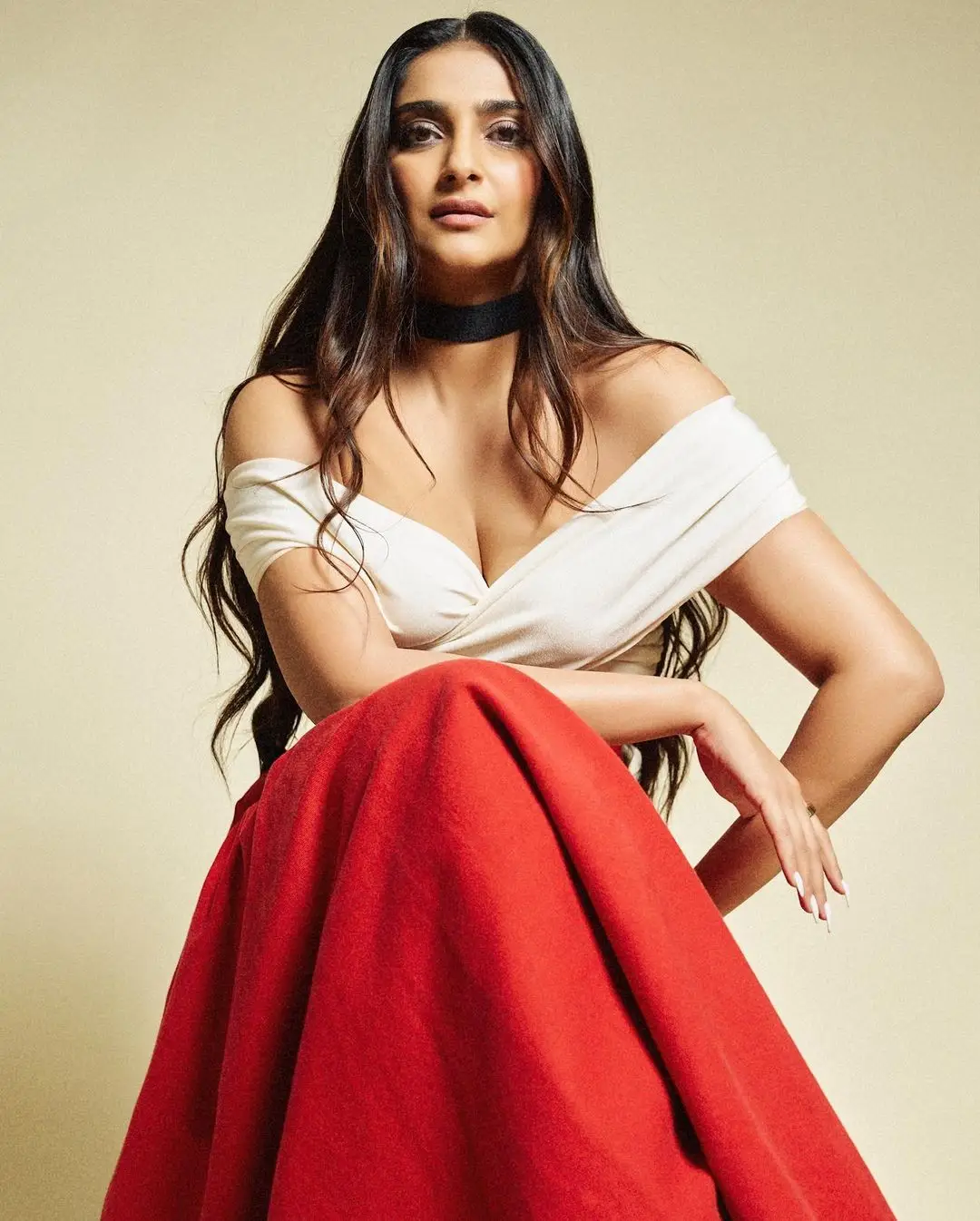 BOLLYWOOD ACTRESS SONAM KAPOOR PHOTOSHOOT IN RED GOWN